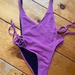 Motel One Piece Swimsuit, Medium